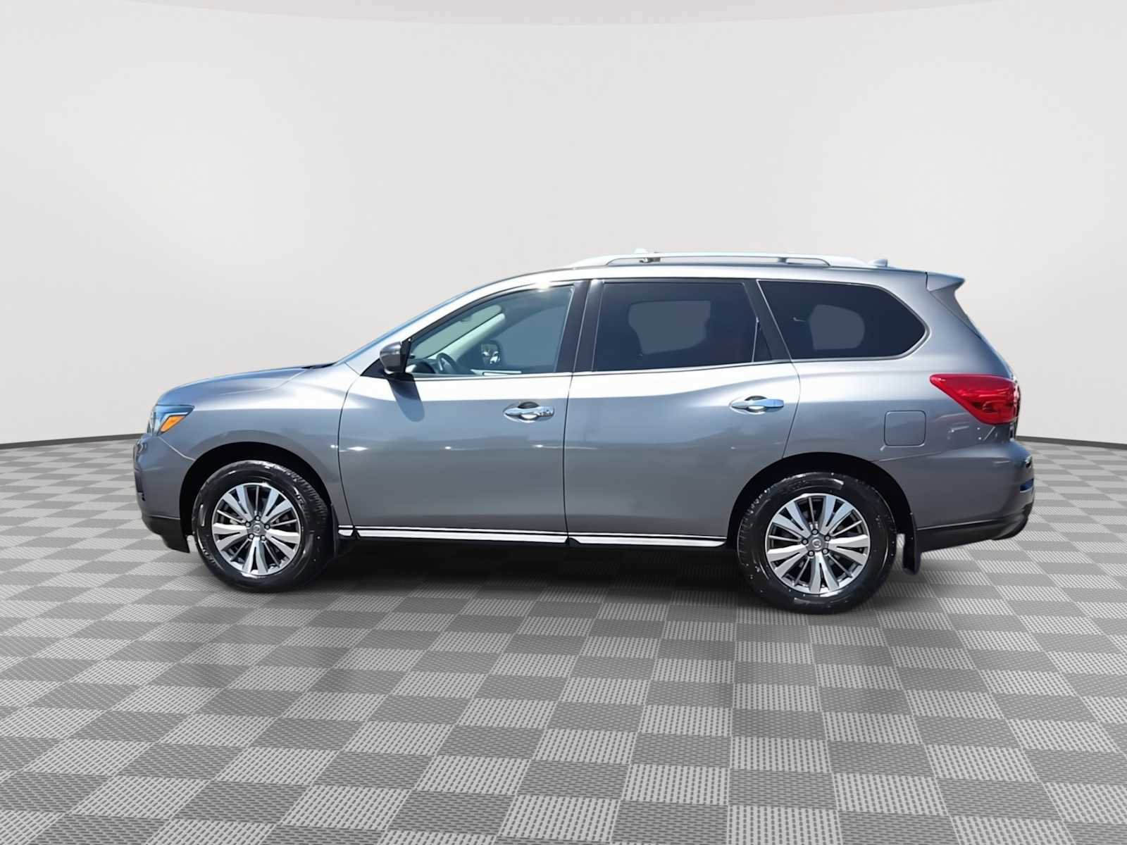 Used 2020 Nissan Pathfinder S AWD/4WD image 5