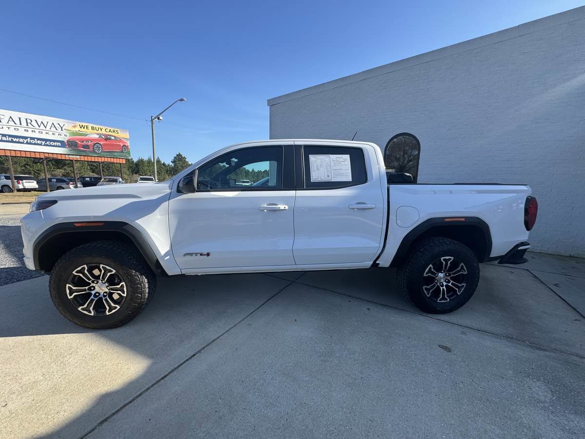 Used 2025 GMC Canyon AT4 w/ AT4 Premium Package AWD/4WD image 2