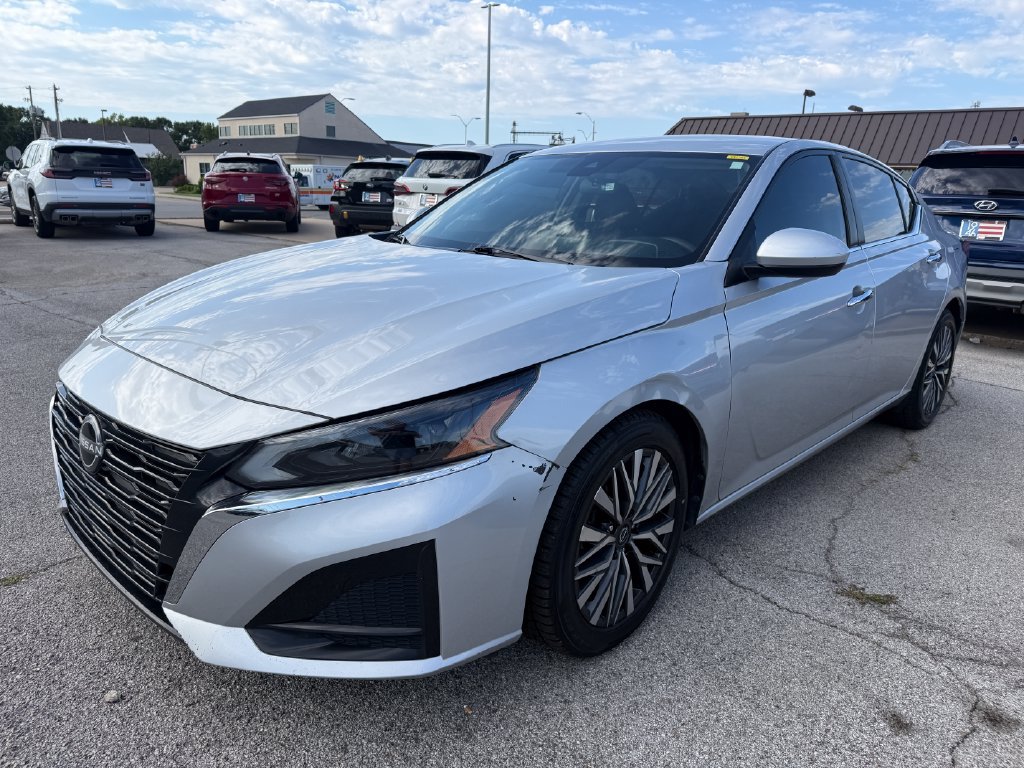 Used 2023 Nissan Altima 2.5 SV FWD image 12