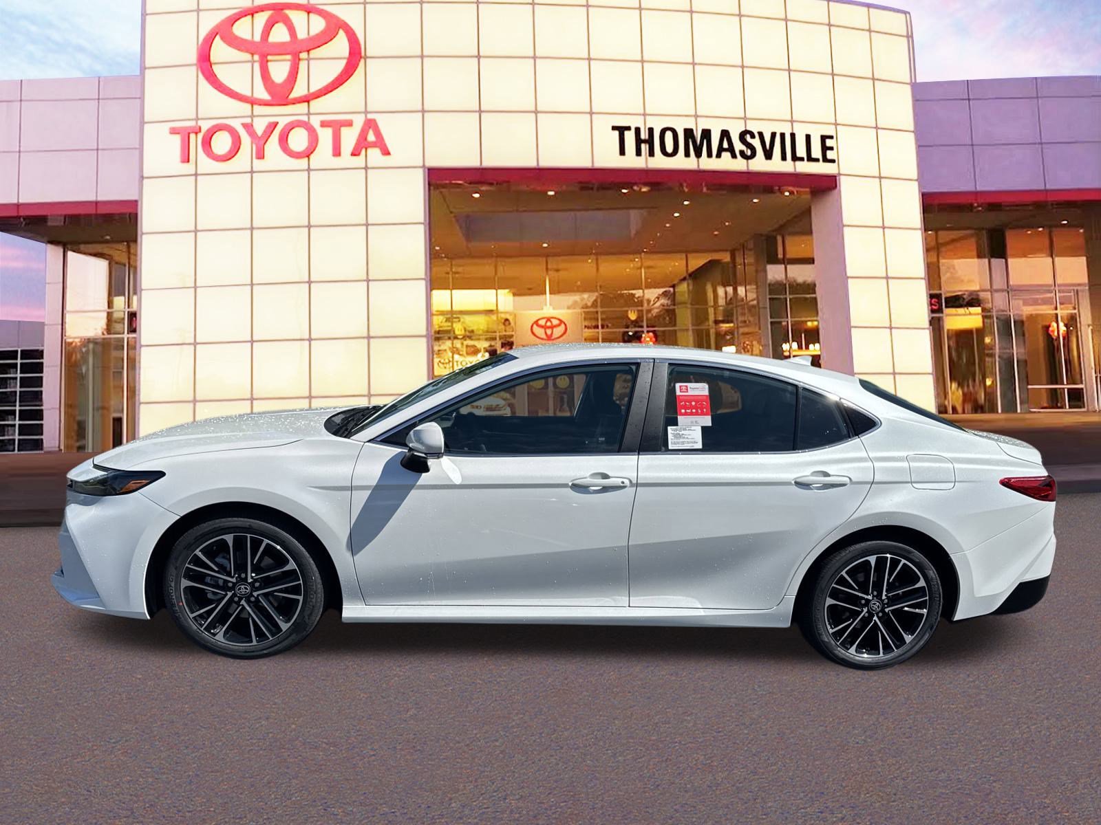 Used 2025 Toyota Camry XLE FWD image 8