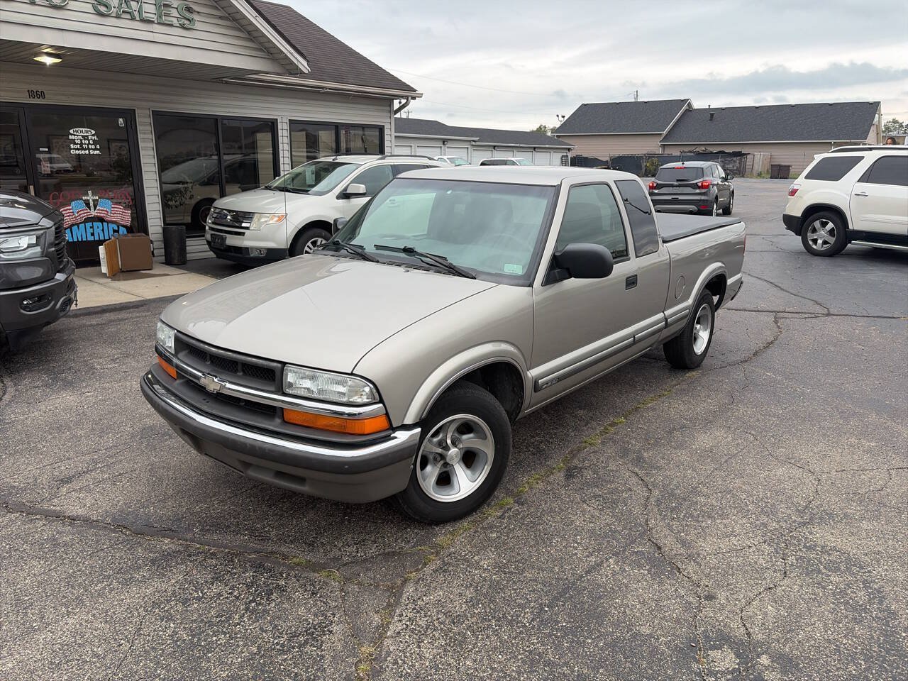 Used 2002 Chevrolet S10 Pickup LS w/ LS Preferred Equipment Group RWD image 2