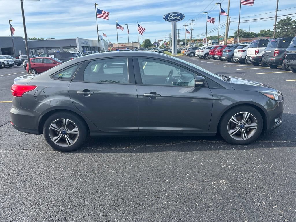 Used 2017 Ford Focus SE FWD image 4