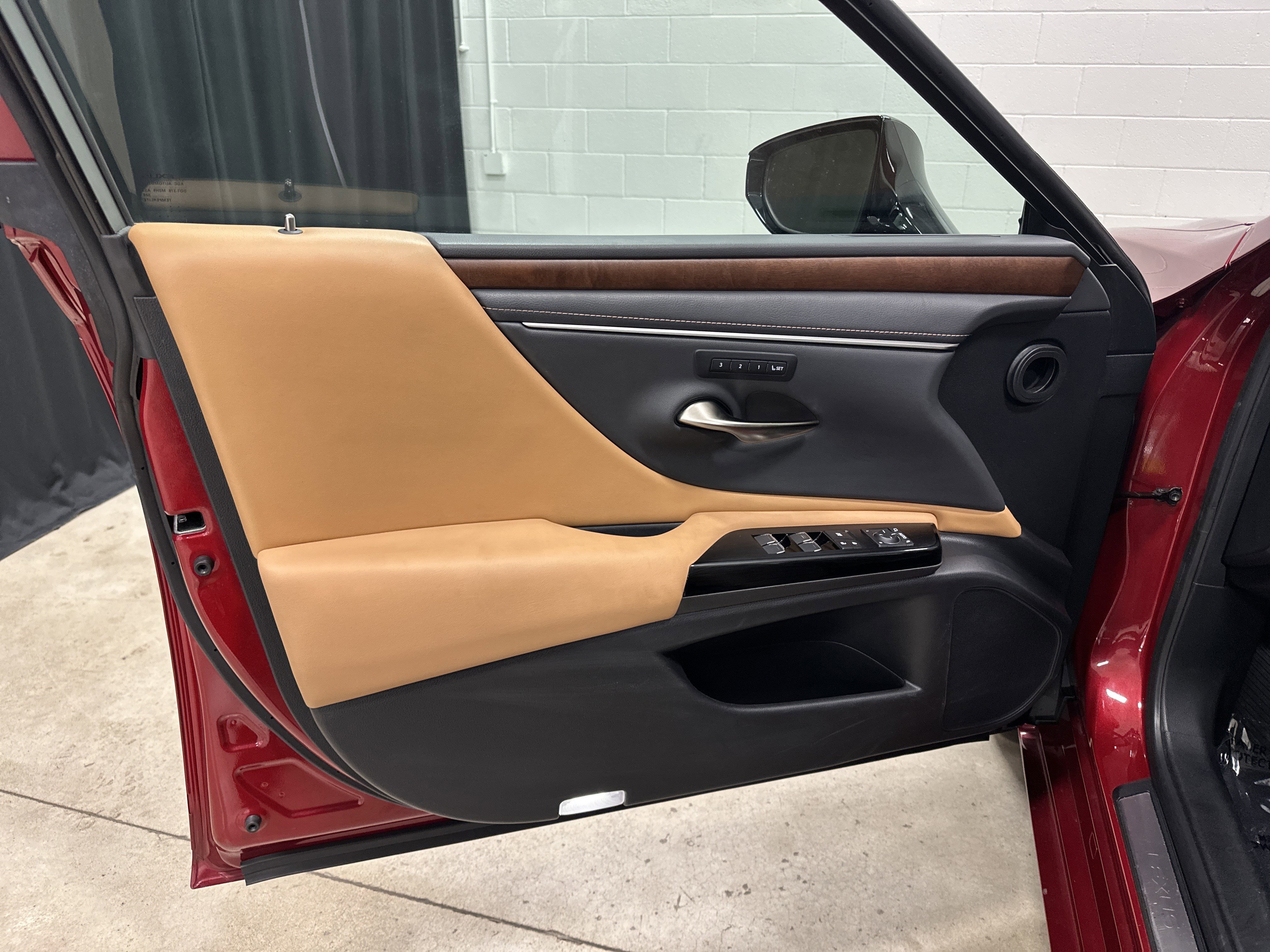 Certified 2023 Lexus ES 350 w/ Premium Package image 14