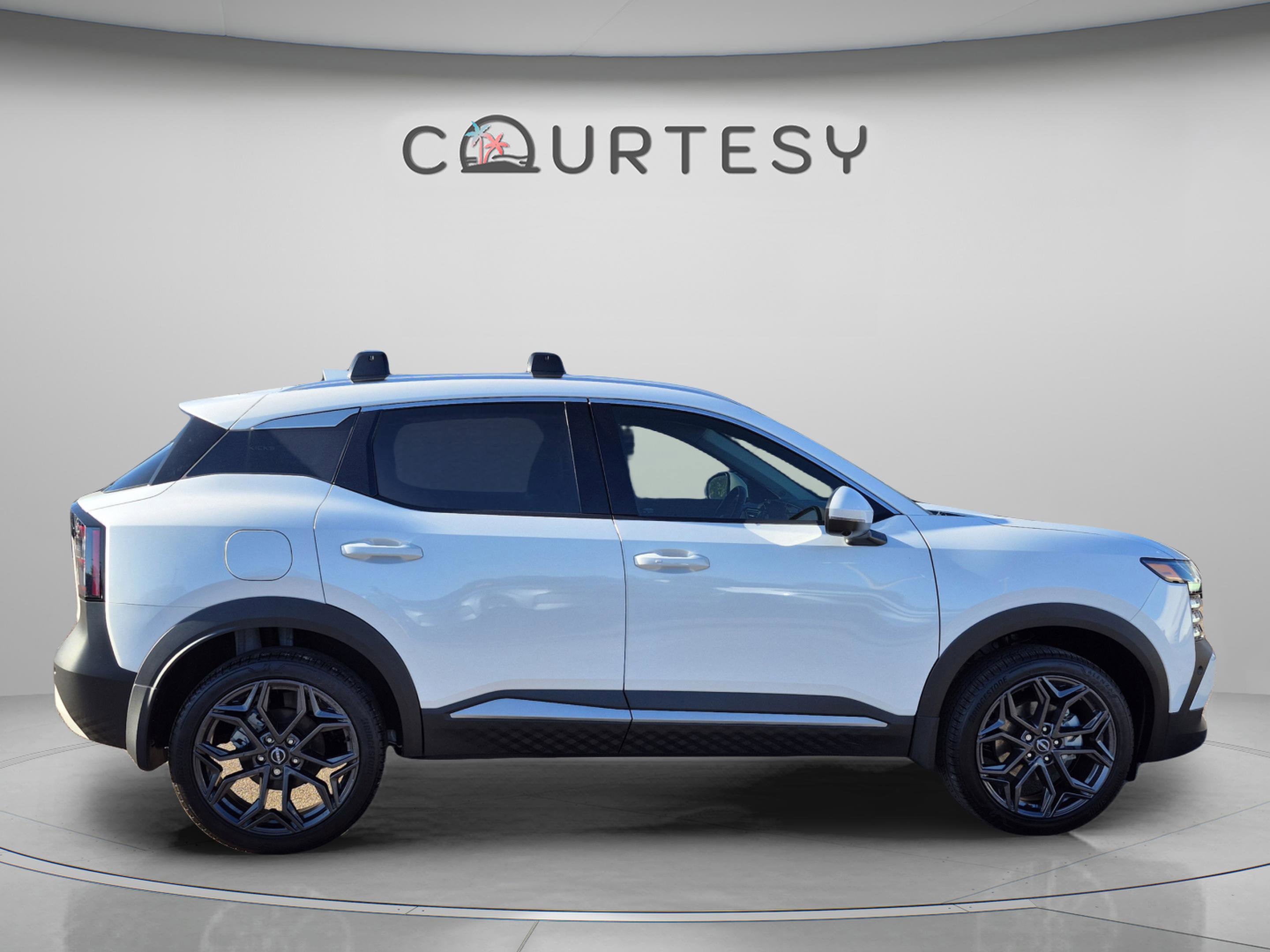 Certified 2025 Nissan Kicks SR FWD image 8