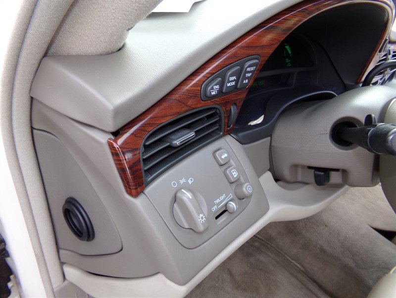 Used 2003 Cadillac De Ville Sedan w/ Comfort & Convenience Package image 38