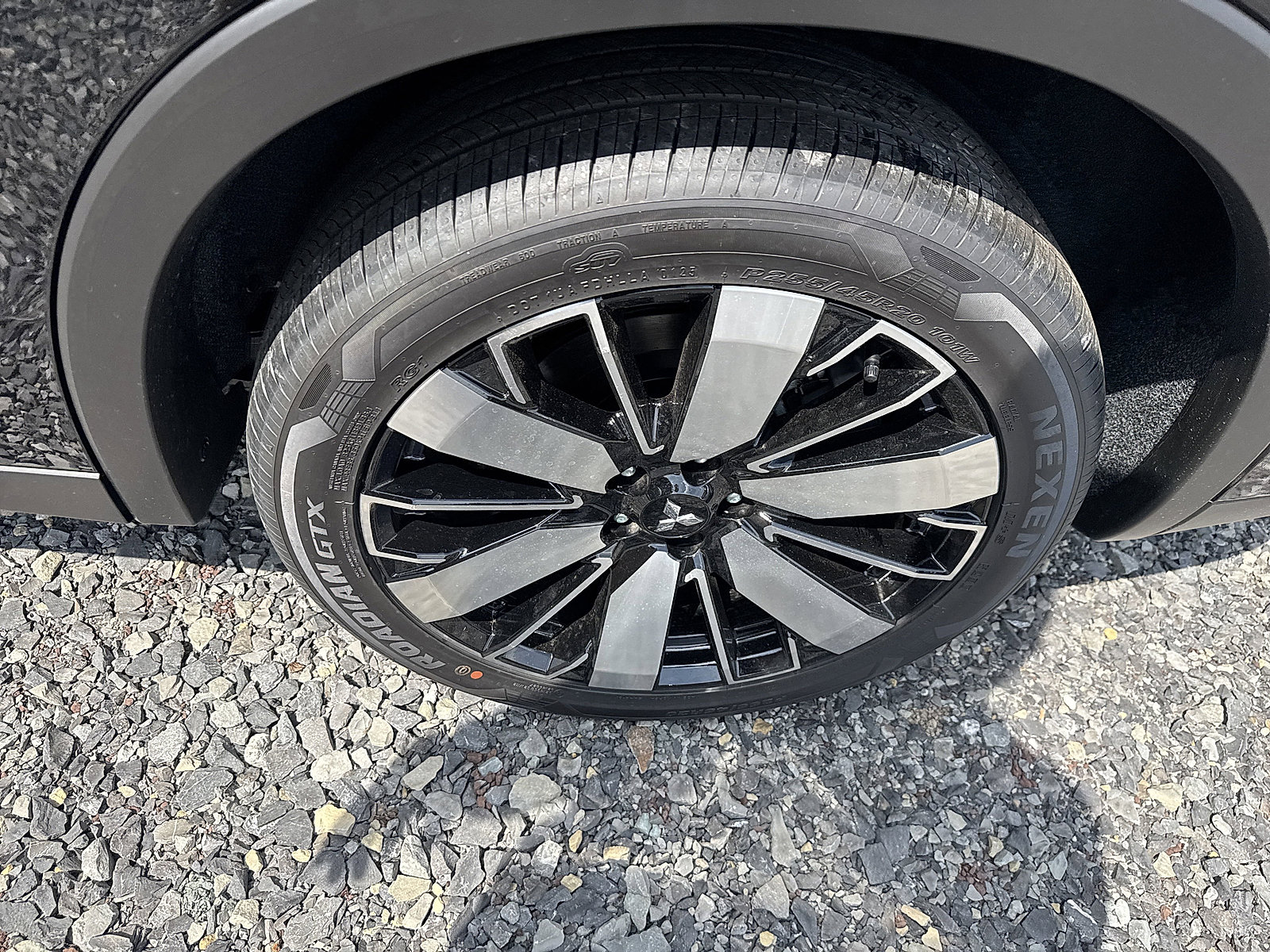 New 2025 Mitsubishi Outlander SE image 12