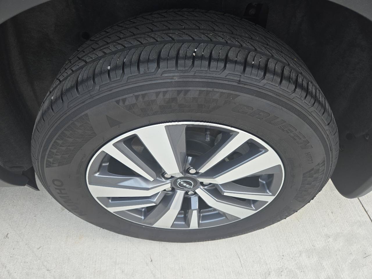 Used 2023 Nissan Pathfinder SL AWD/4WD image 7