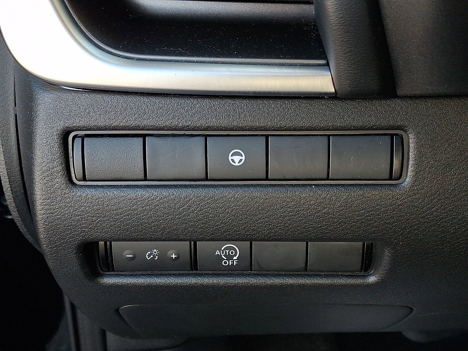 Used 2023 Nissan Rogue SV image 25