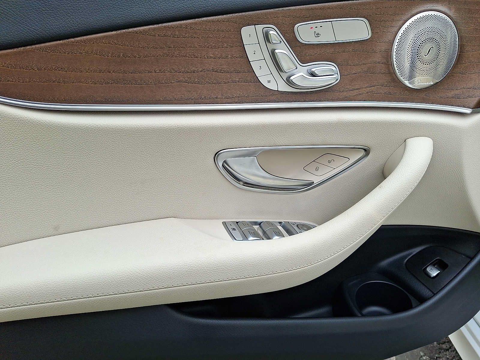 Used 2023 Mercedes-Benz E 350 4MATIC Sedan image 9