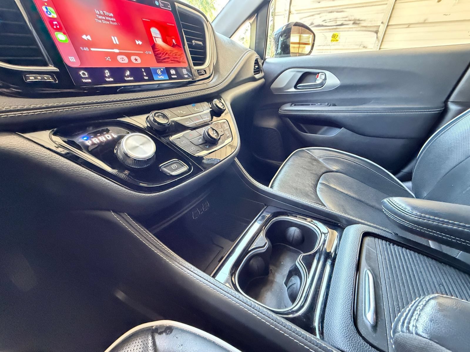 Used 2025 Chrysler Pacifica Limited FWD image 44