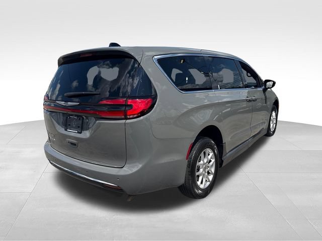 Used 2024 Chrysler Pacifica Touring FWD video 5