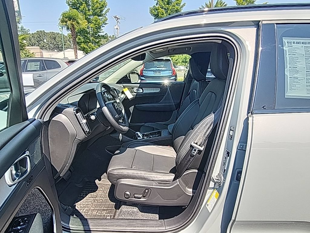 New 2026 Volvo XC40 B5 Ultra w/ Protection Package Premier AWD/4WD image 4