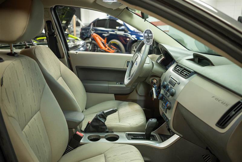 Used 2011 Ford Focus SE image 12