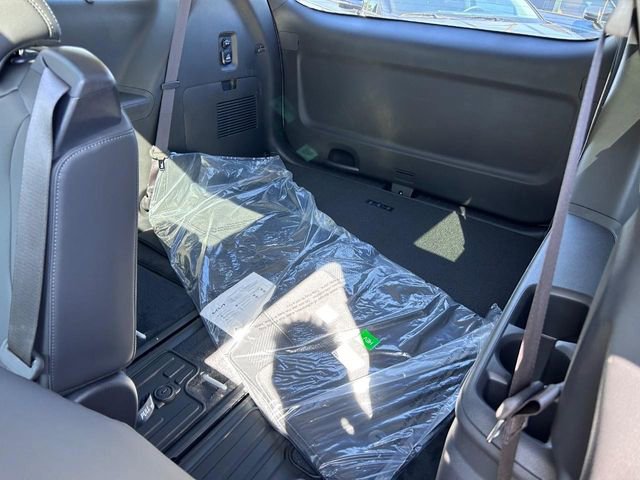 New 2026 Kia Carnival SX w/ SX Dark Edition Package FWD image 7