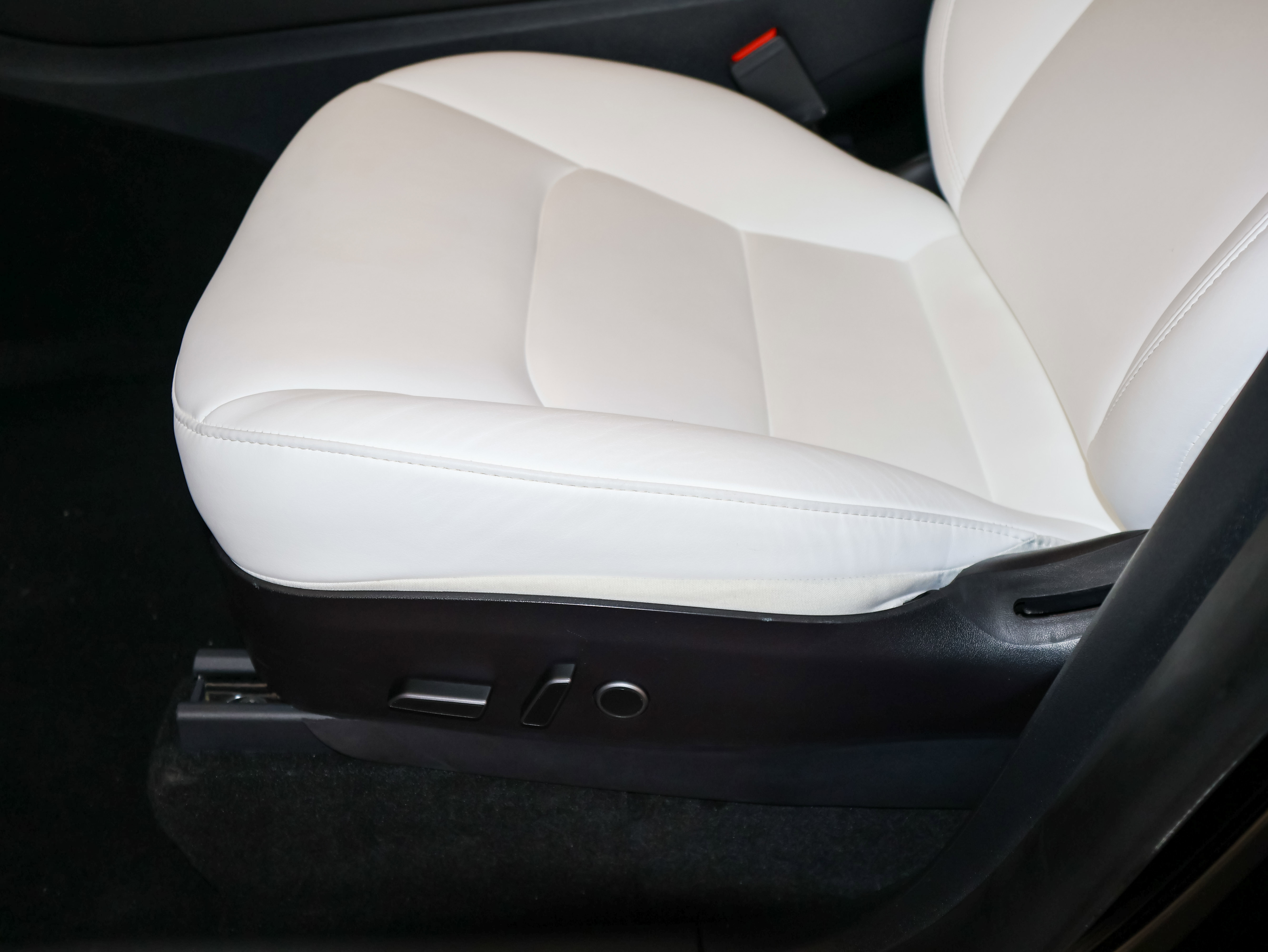 Used 2023 Tesla Model Y Performance AWD/4WD image 18