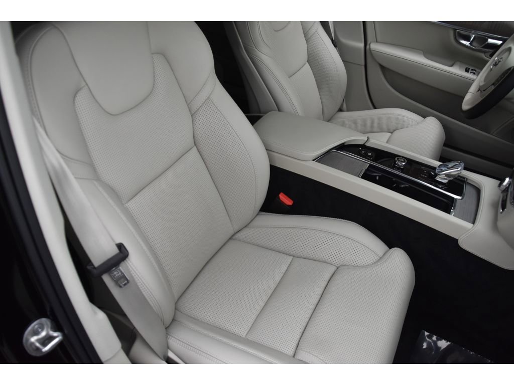 Certified 2025 Volvo S90 B6 Ultra image 31