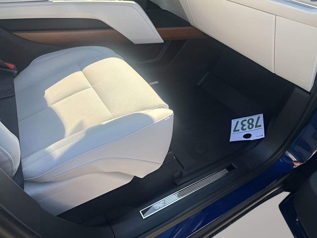 New 2026 Cadillac Vistiq Luxury w/ LPO, Floor Liner Package AWD/4WD image 16