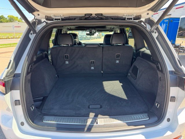 Used 2022 Jeep Grand Cherokee Overland w/ Luxury Tech Group IV AWD/4WD image 24