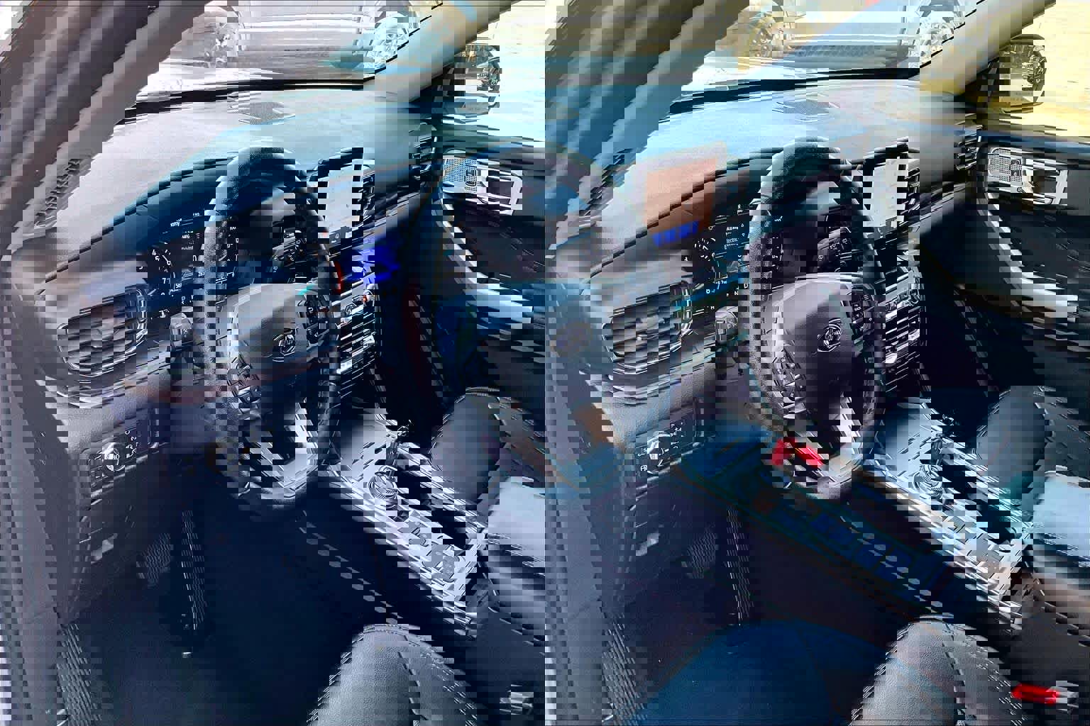 Used 2021 Ford Explorer Limited w/ Hybrid Equipment Group 310A image 18