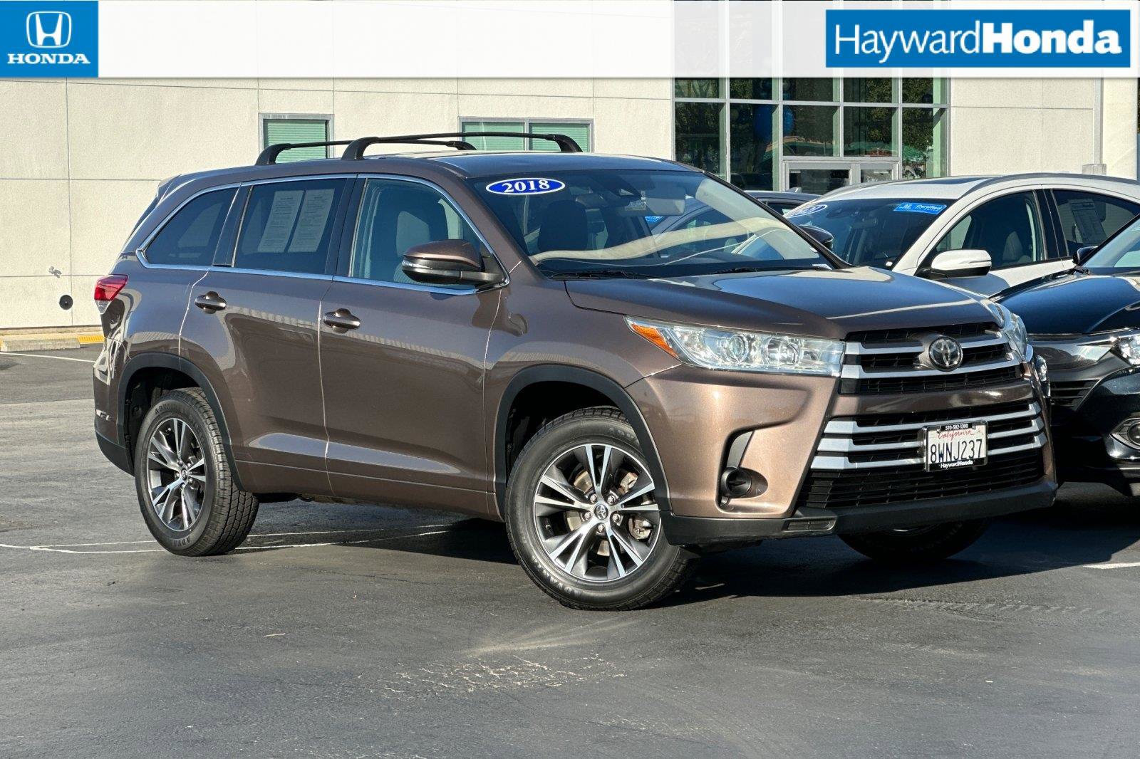 Used 2018 Toyota Highlander LE w/ Carpet Mat Package (TMS) image 1