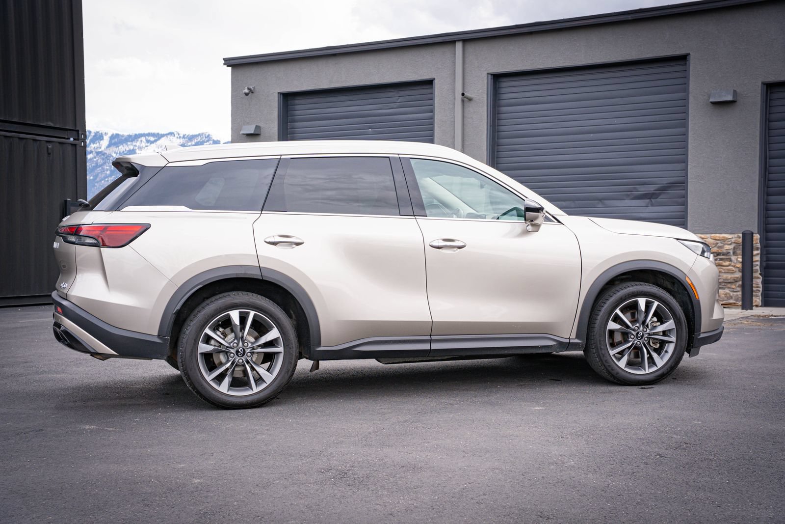 Used 2023 INFINITI QX60 Luxe AWD/4WD image 6