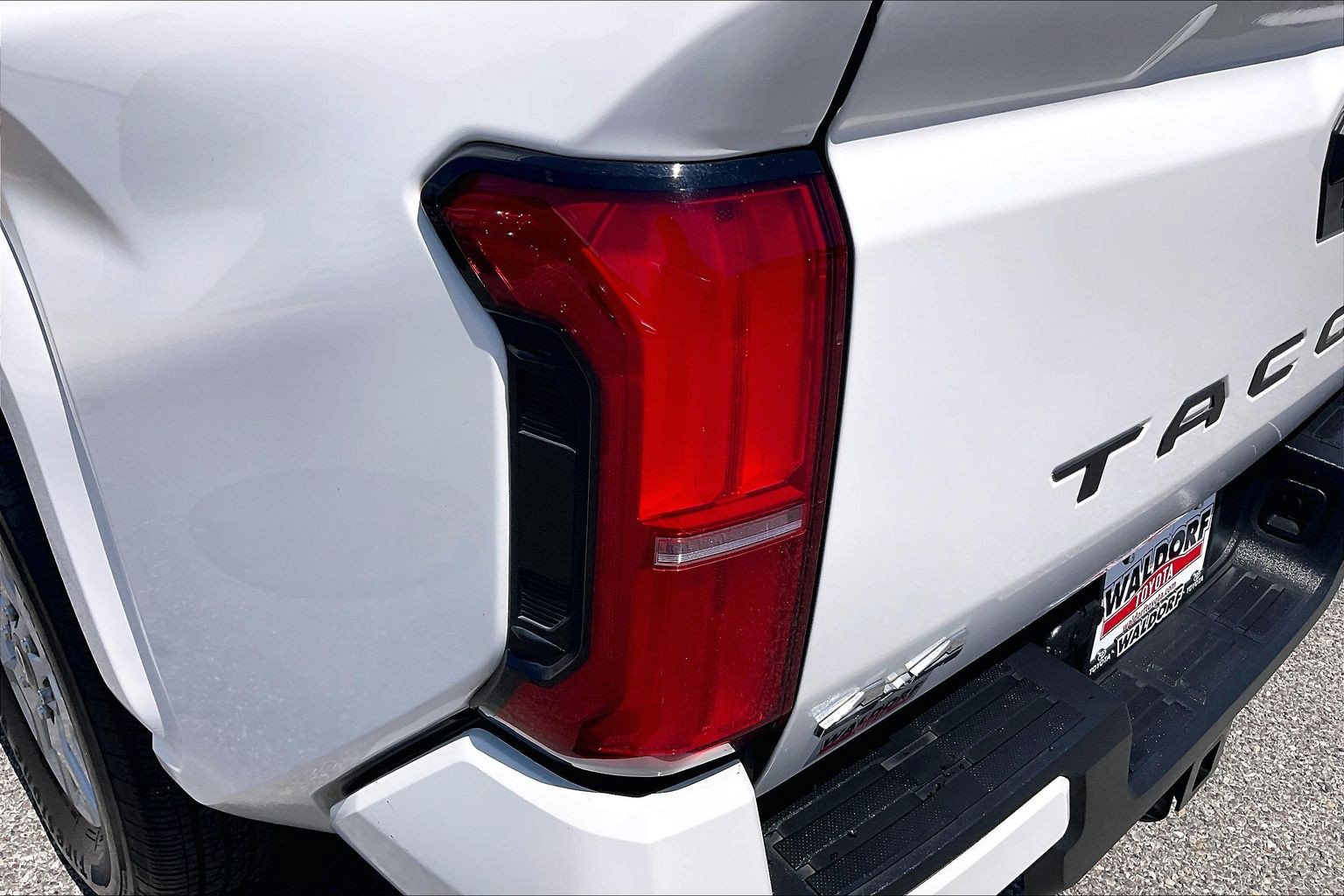Used 2024 Toyota Tacoma SR5 AWD/4WD image 33