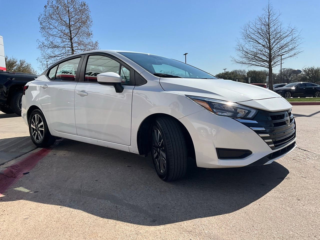 Used 2025 Nissan Versa SV image 4