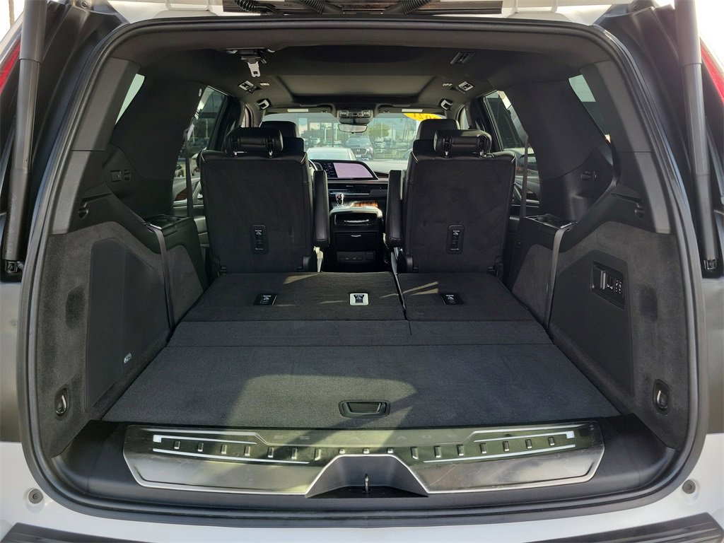 Used 2021 Cadillac Escalade Premium Luxury w/ LPO, Illumination Package image 23