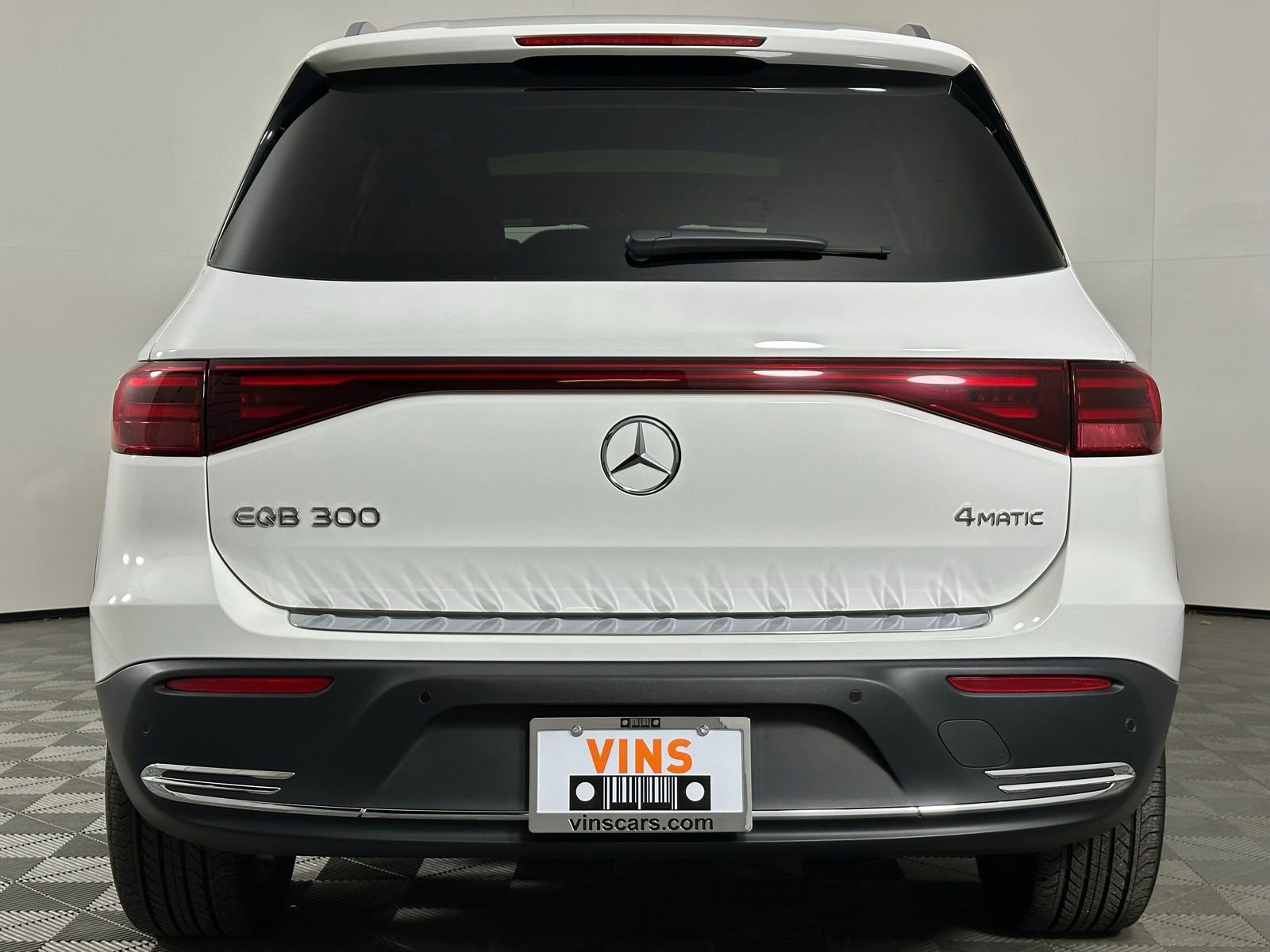 Used 2024 Mercedes-Benz EQB 300 4MATIC image 27