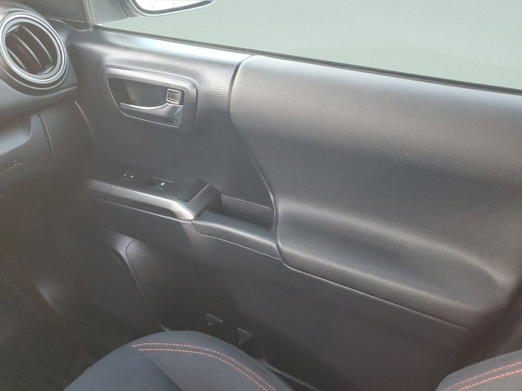 Used 2019 Toyota Tacoma TRD Off-Road image 17