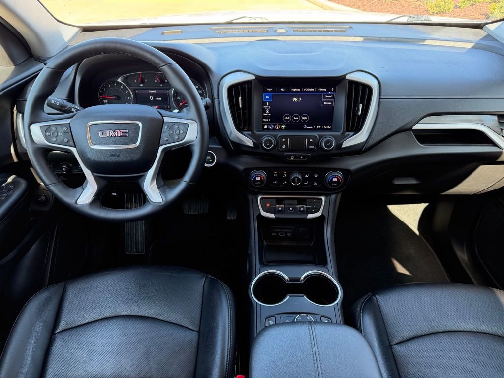Used 2024 GMC Terrain SLT image 15