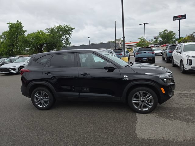 Used 2023 Kia Seltos LX AWD/4WD image 5