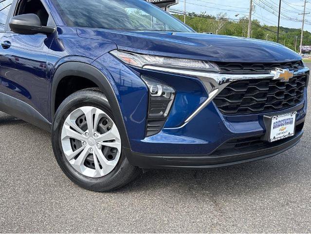 Used 2024 Chevrolet Trax LS w/ Driver Confidence Package FWD image 2