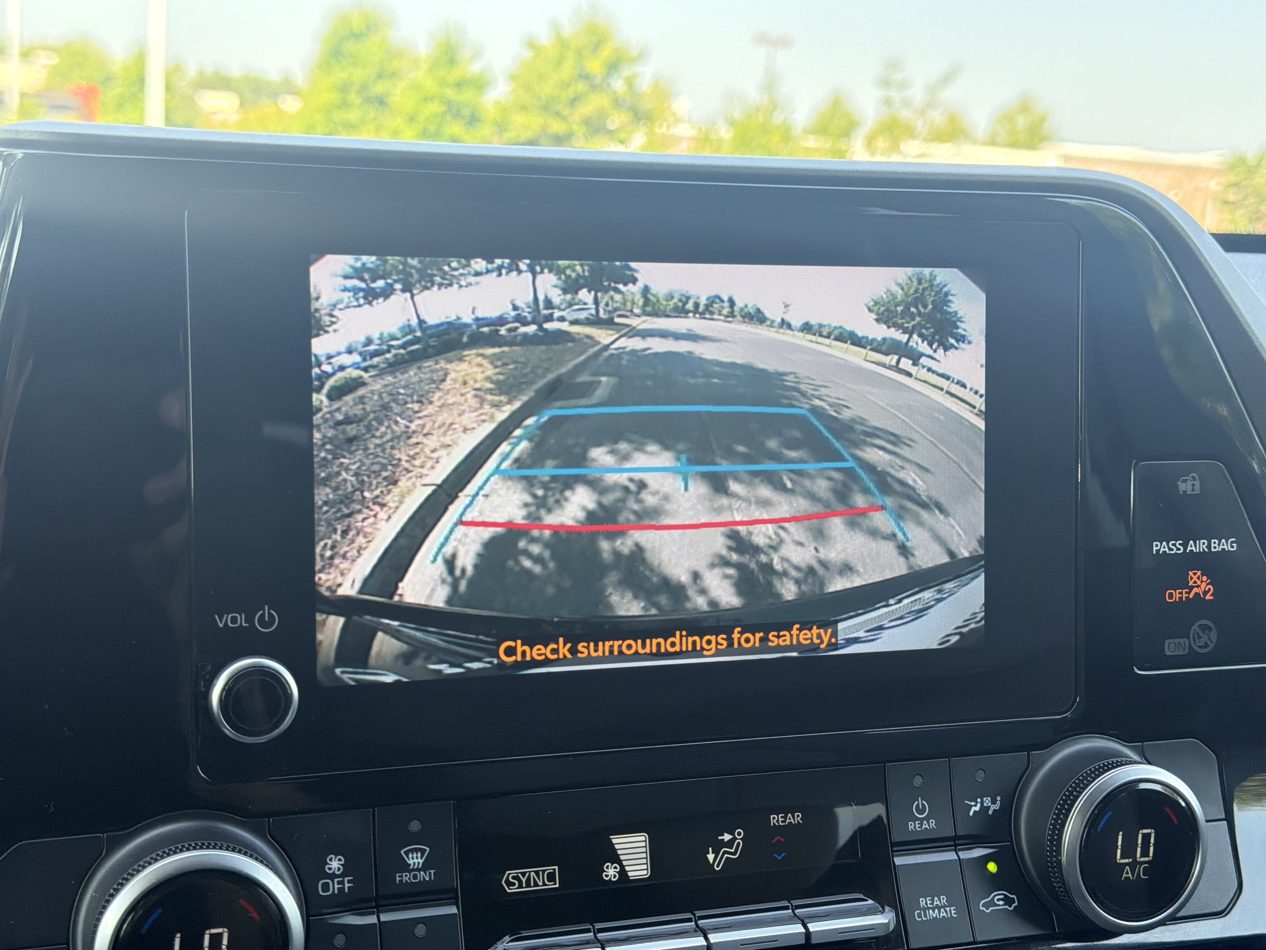 Used 2023 Toyota Highlander LE FWD image 14