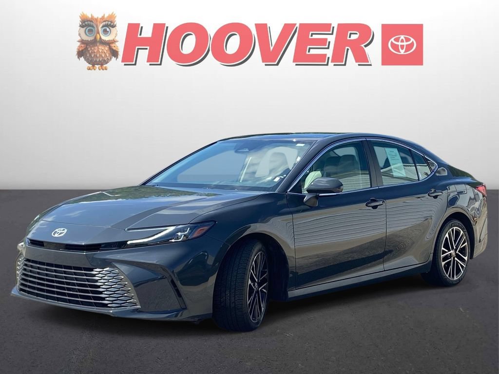 Used 2025 Toyota Camry XLE FWD image 3