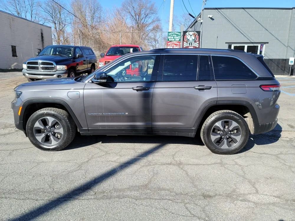 Used 2022 Jeep Grand Cherokee Limited 4xe w/ Luxury Tech Group II image 8