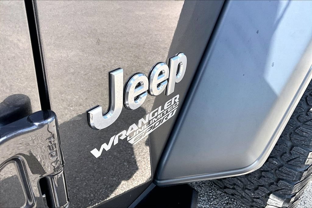 Used 2018 Jeep Wrangler Unlimited Sport S AWD/4WD image 39