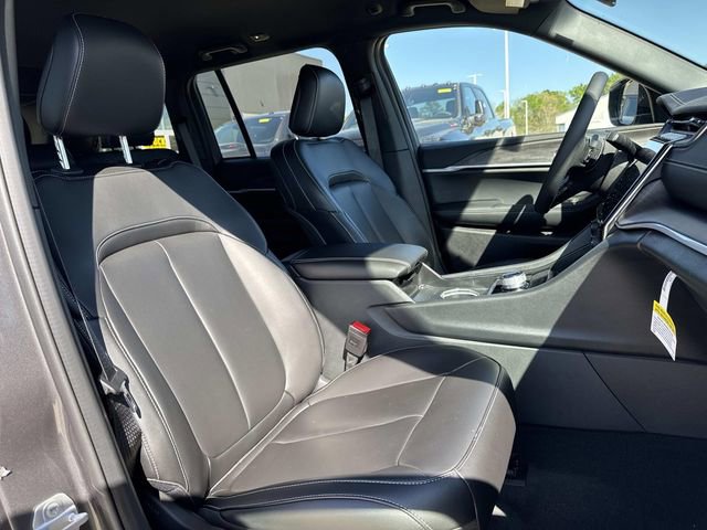 New 2025 Jeep Grand Cherokee Limited RWD image 14