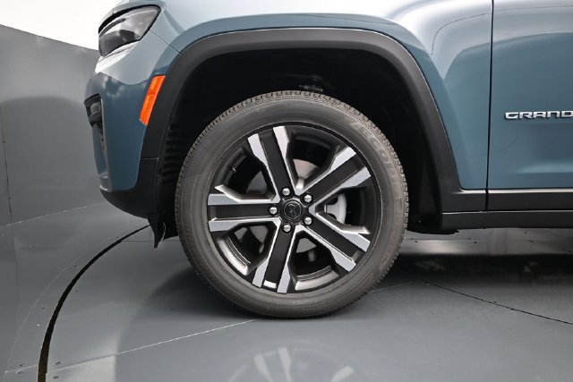 New 2027 Jeep Grand Cherokee Limited w/ Trailer Tow Package AWD/4WD image 14