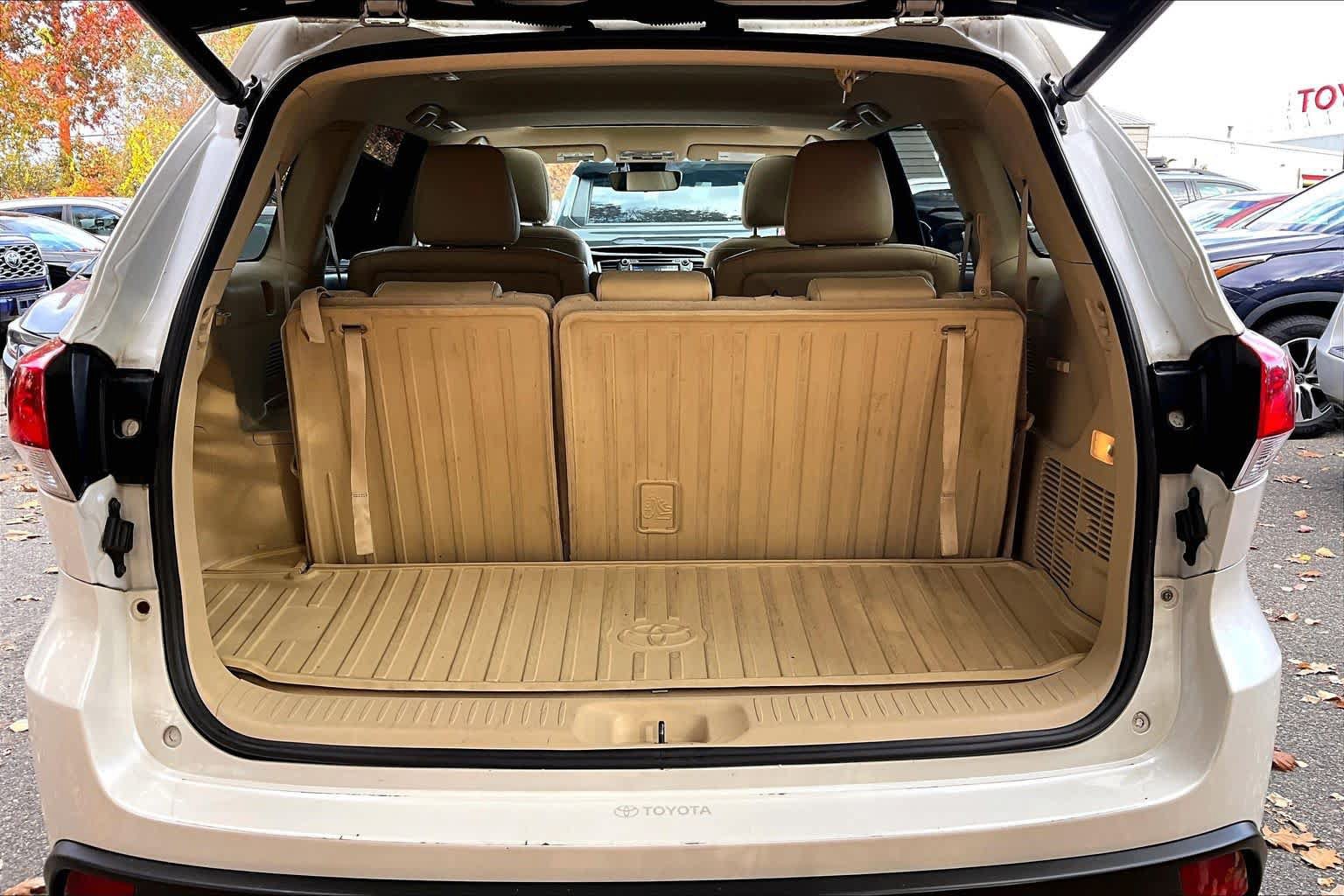 Used 2019 Toyota Highlander XLE AWD/4WD image 31