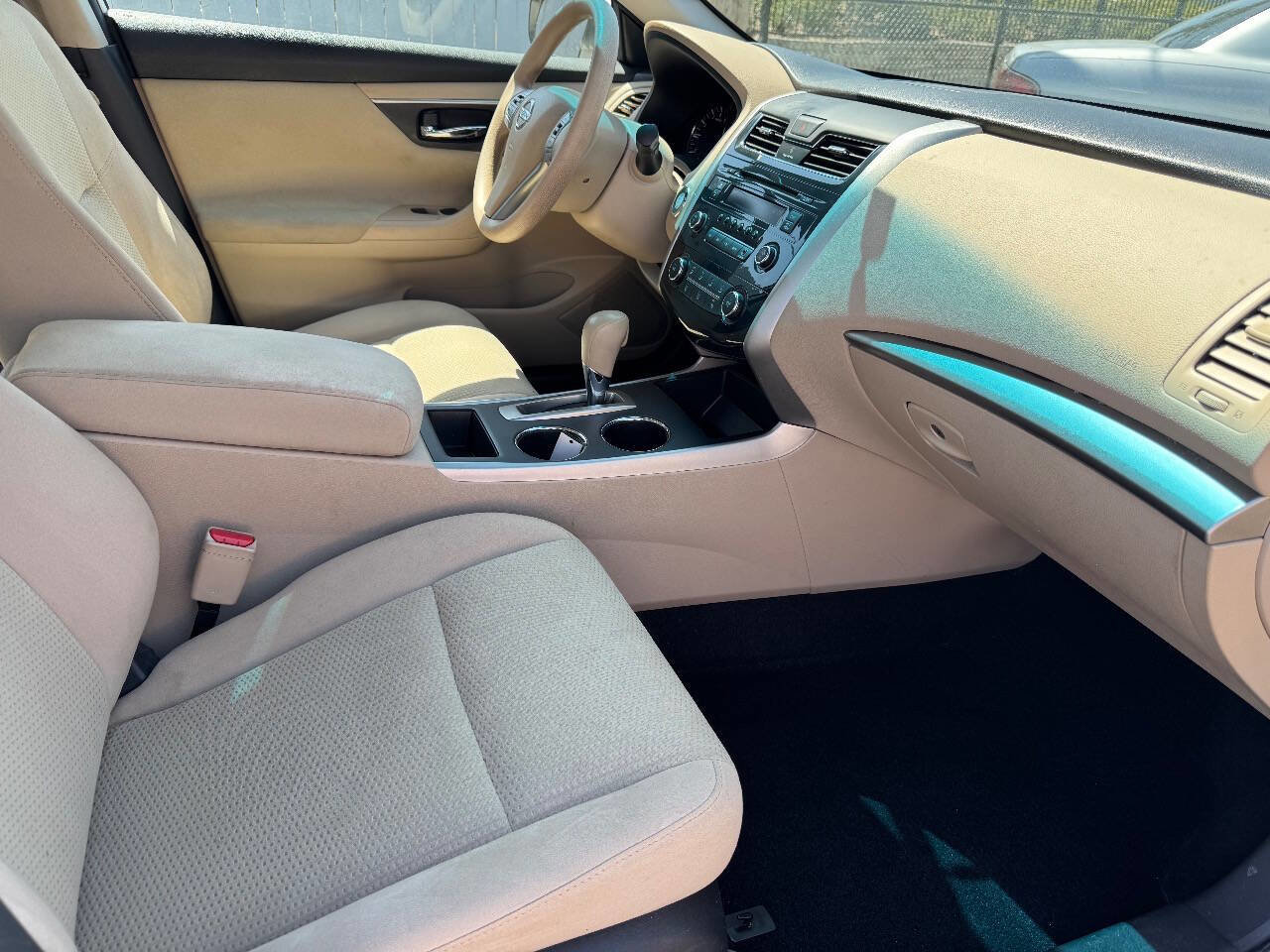 Used 2015 Nissan Altima 2.5 S w/ Power Driver Seat Package image 4