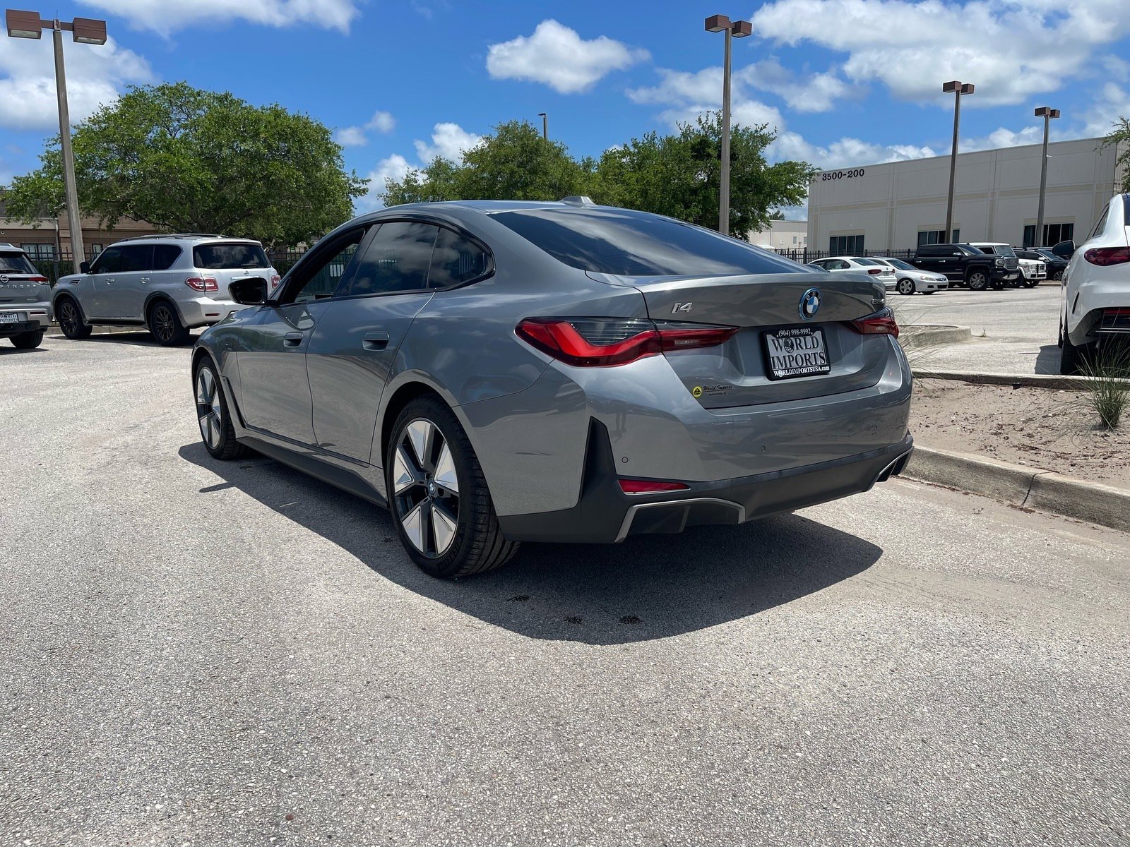 Used 2022 BMW i4 eDrive40 RWD image 3
