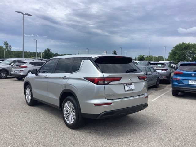 Used 2022 Mitsubishi Outlander ES FWD image 7