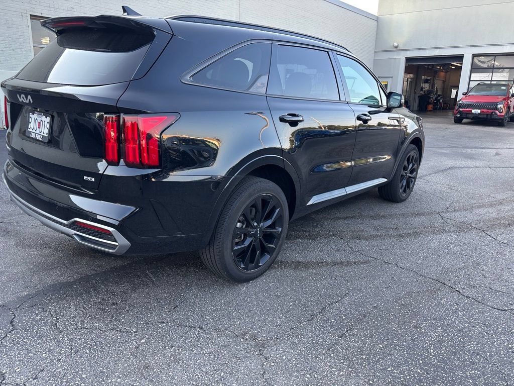 Used 2023 Kia Sorento SX AWD/4WD image 3