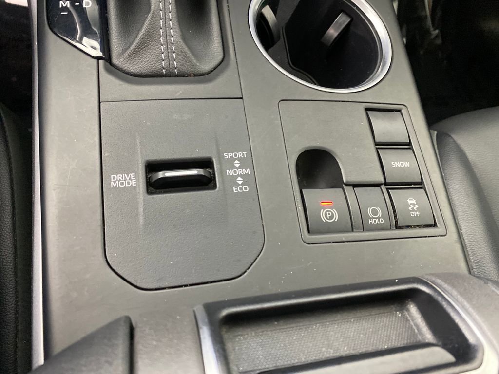 Used 2024 Toyota Highlander XLE image 25