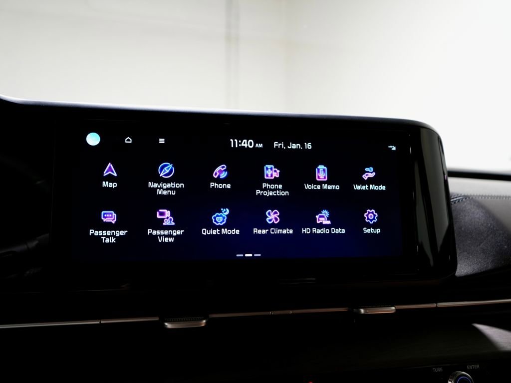 Used 2023 Kia Carnival EX image 17