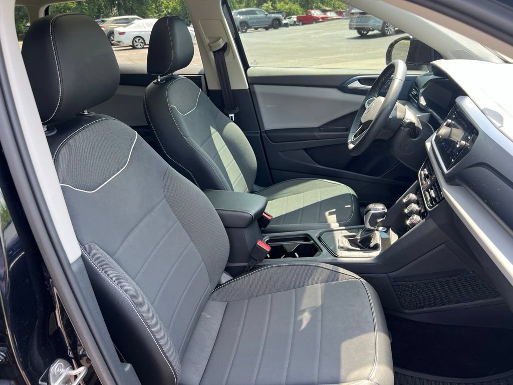 Certified 2023 Volkswagen Taos SE w/ Panoramic Sunroof Package FWD image 24