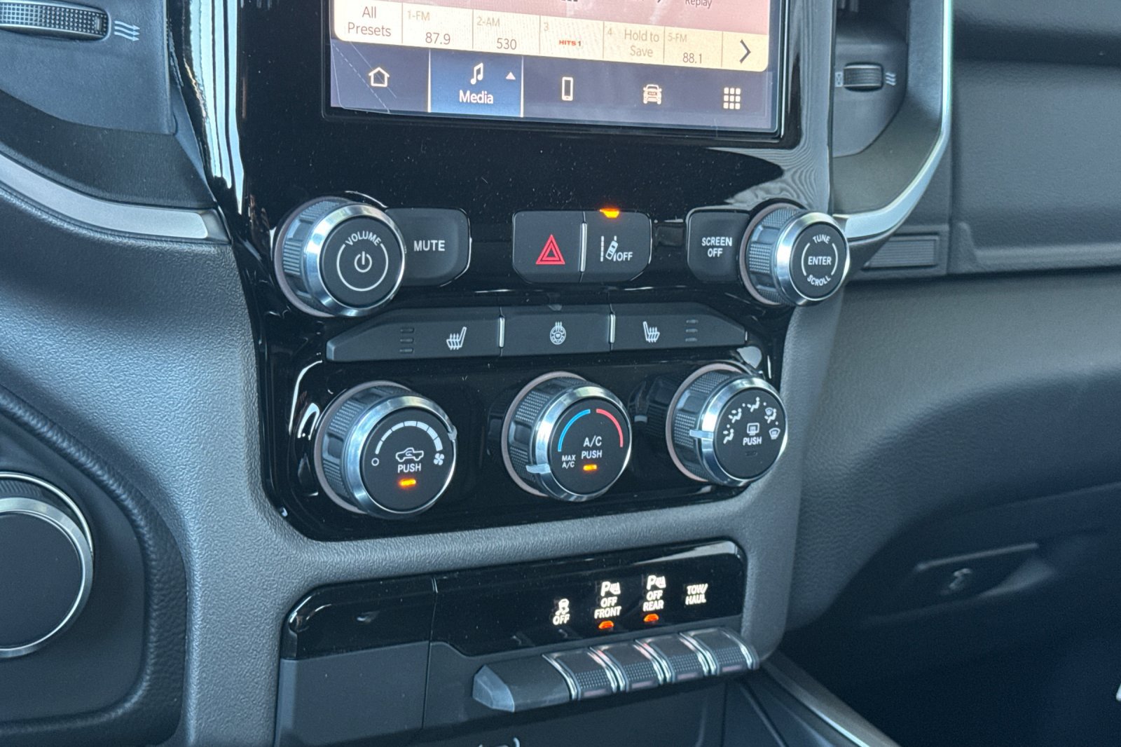 New 2026 RAM 1500 Big Horn w/ Night Edition AWD/4WD image 18