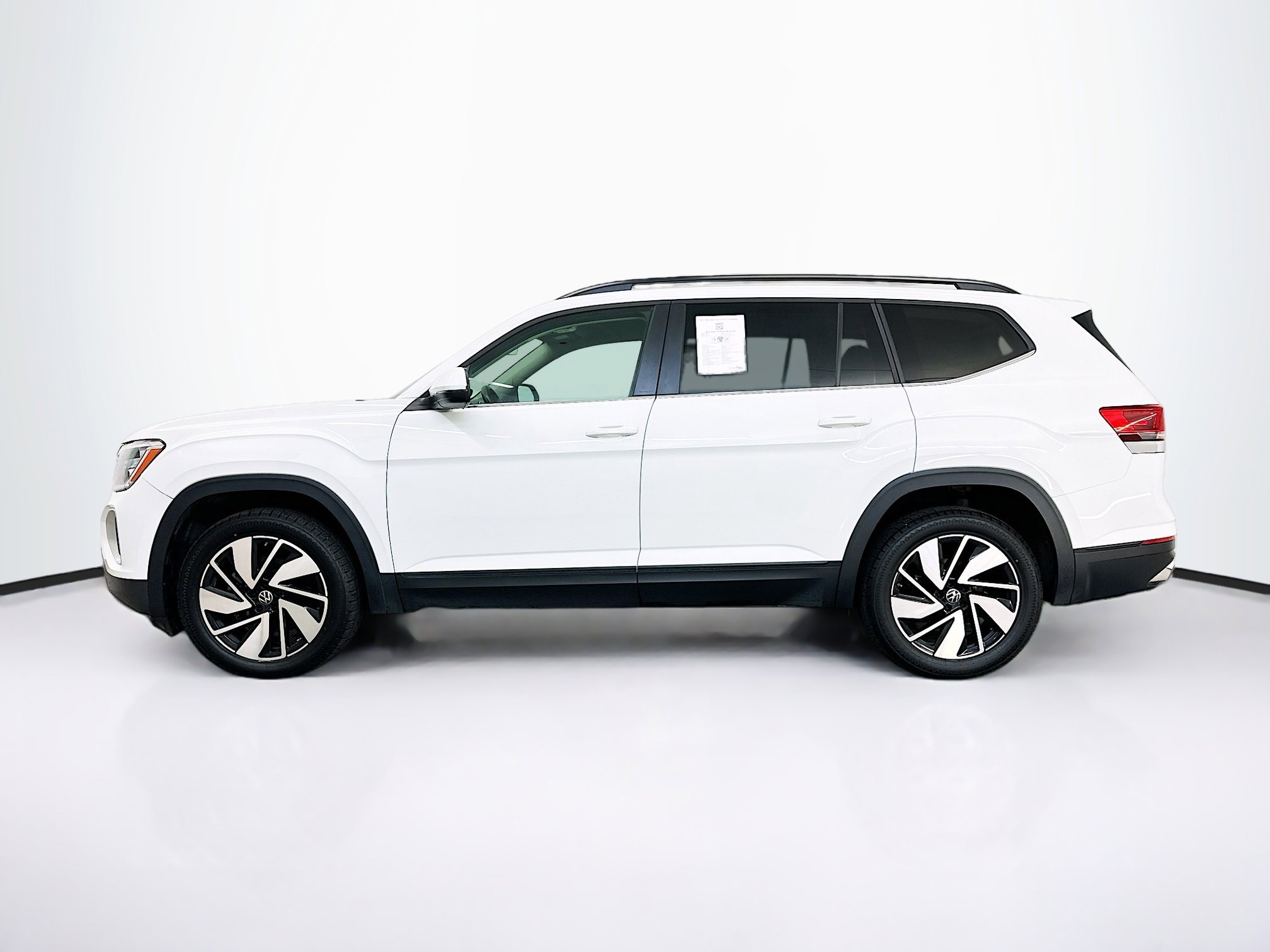 Used 2024 Volkswagen Atlas SE image 4