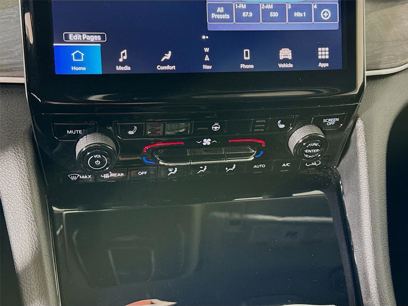 Used 2023 Jeep Grand Cherokee Limited image 10